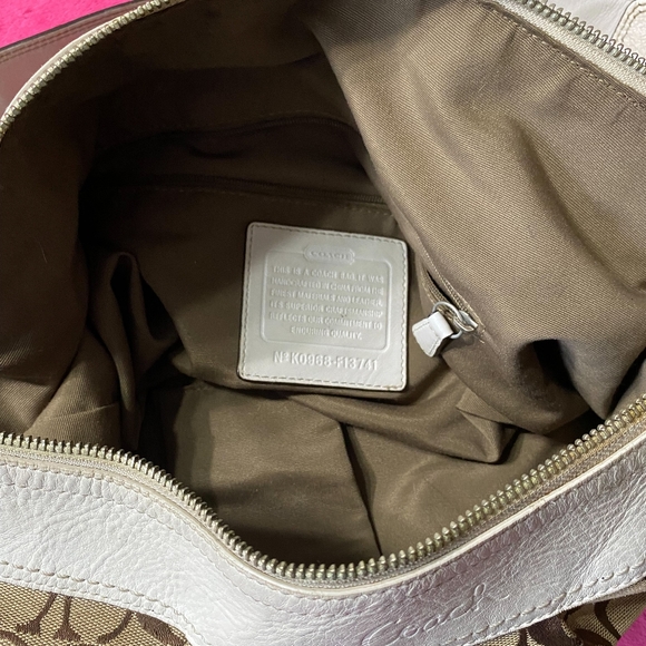 Coach signature hobo bag with bag charm - Picture 2 of 5